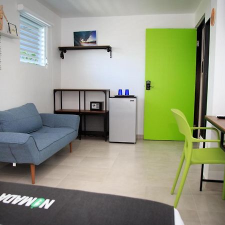 Nomada Beach Hostel- Isla Verde سان خوان المظهر الخارجي الصورة