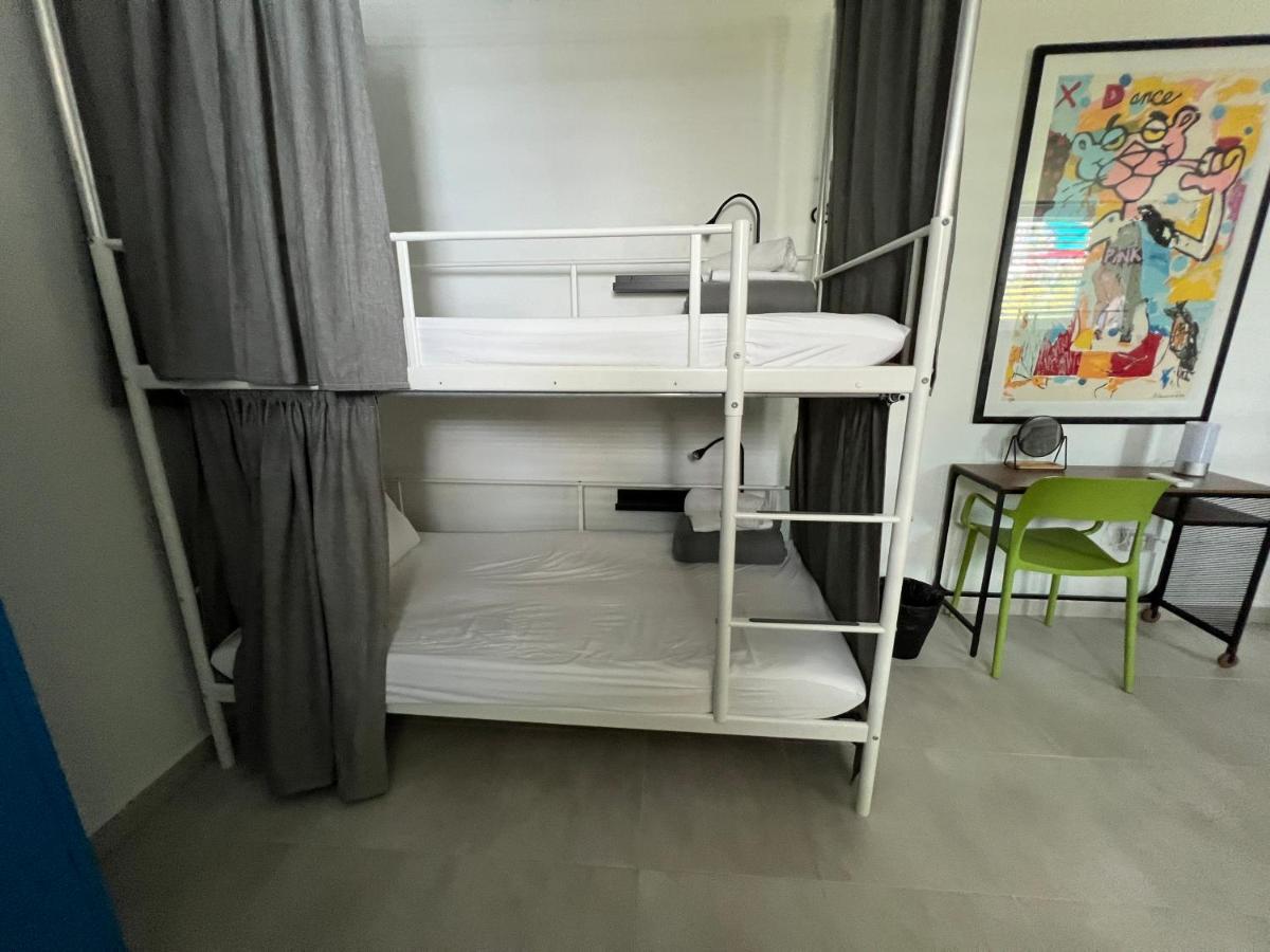 Nomada Beach Hostel- Isla Verde سان خوان المظهر الخارجي الصورة