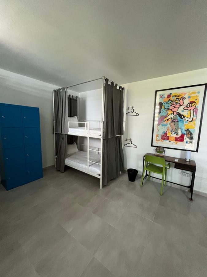 Nomada Beach Hostel- Isla Verde سان خوان المظهر الخارجي الصورة