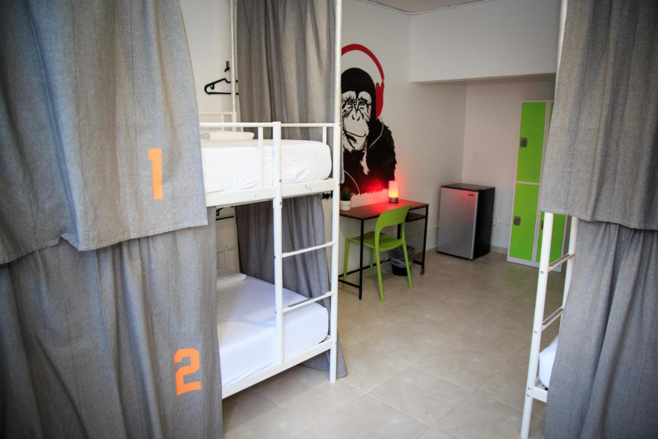 Nomada Beach Hostel- Isla Verde سان خوان المظهر الخارجي الصورة