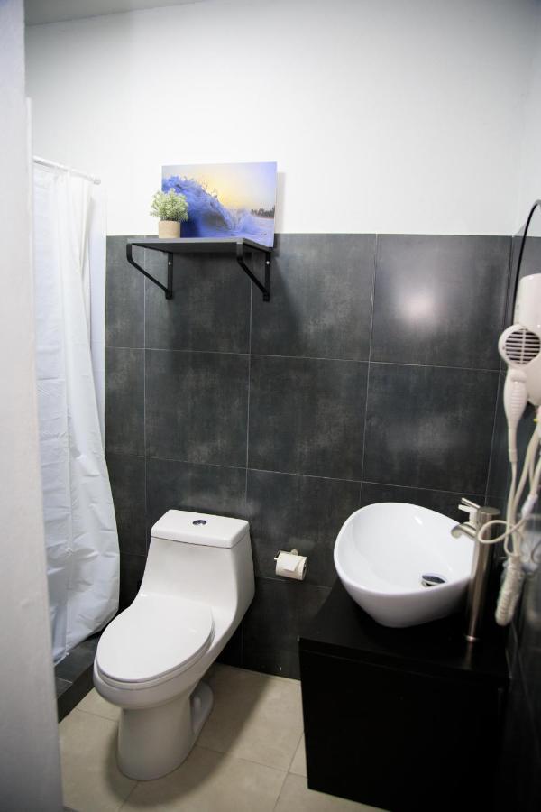 Nomada Beach Hostel- Isla Verde سان خوان المظهر الخارجي الصورة