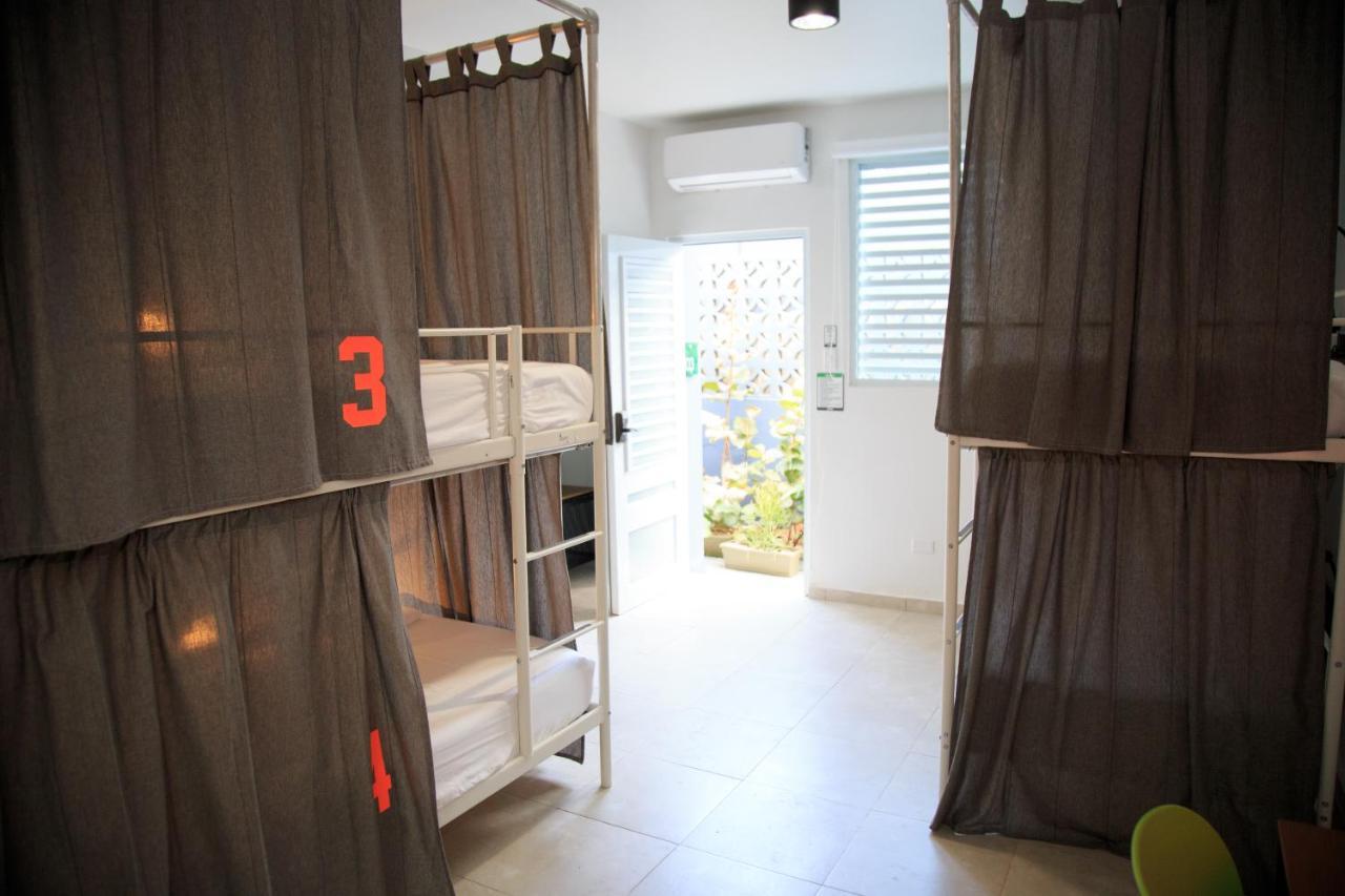 Nomada Beach Hostel- Isla Verde سان خوان المظهر الخارجي الصورة