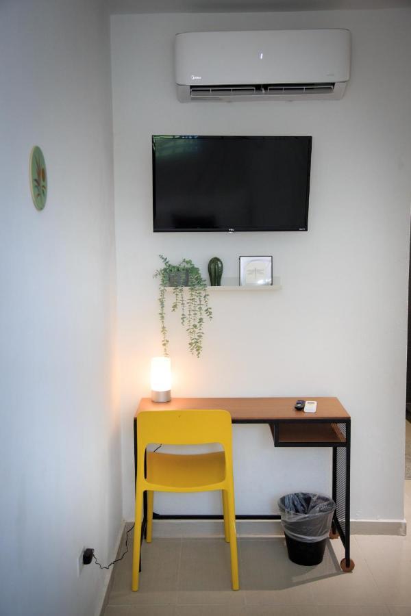 Nomada Beach Hostel- Isla Verde سان خوان المظهر الخارجي الصورة
