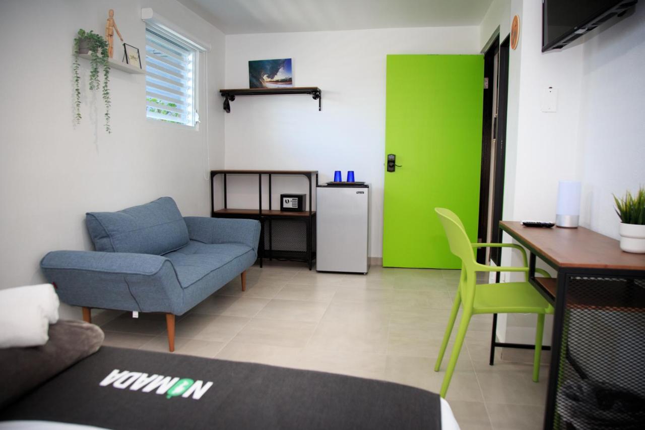 Nomada Beach Hostel- Isla Verde سان خوان المظهر الخارجي الصورة