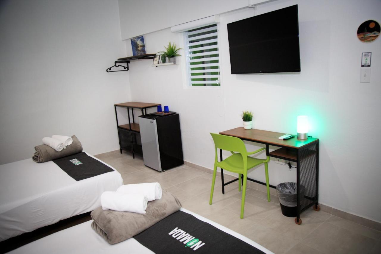 Nomada Beach Hostel- Isla Verde سان خوان المظهر الخارجي الصورة