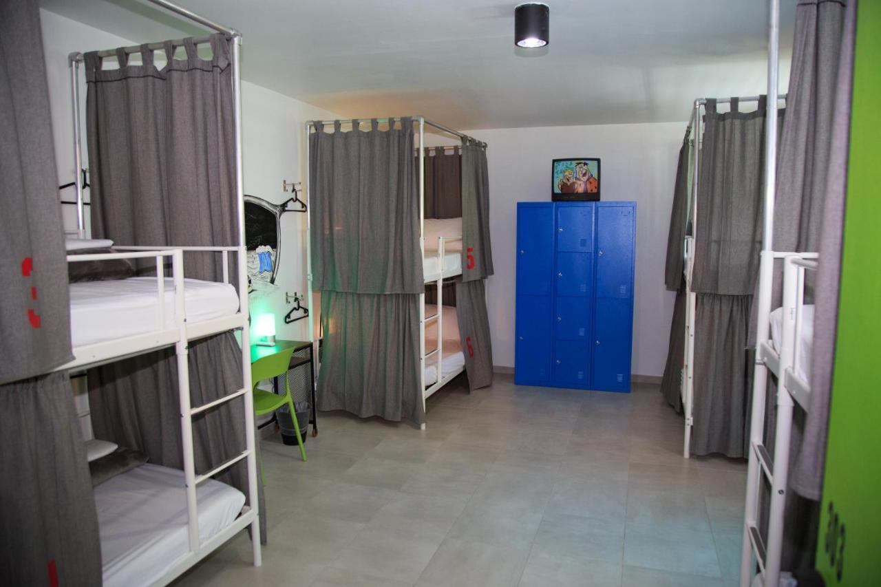 Nomada Beach Hostel- Isla Verde سان خوان المظهر الخارجي الصورة