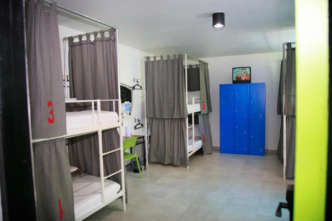 Nomada Beach Hostel- Isla Verde سان خوان المظهر الخارجي الصورة