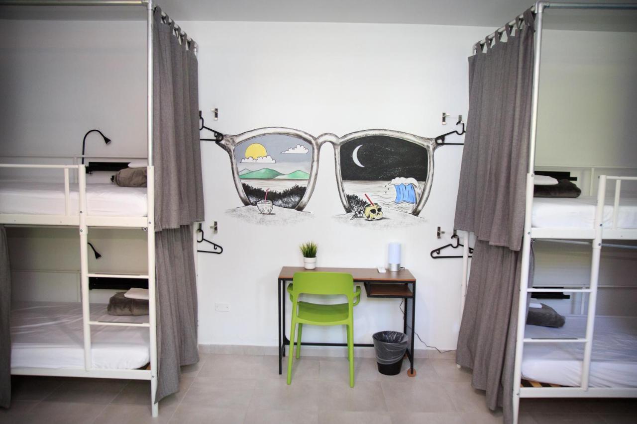 Nomada Beach Hostel- Isla Verde سان خوان المظهر الخارجي الصورة