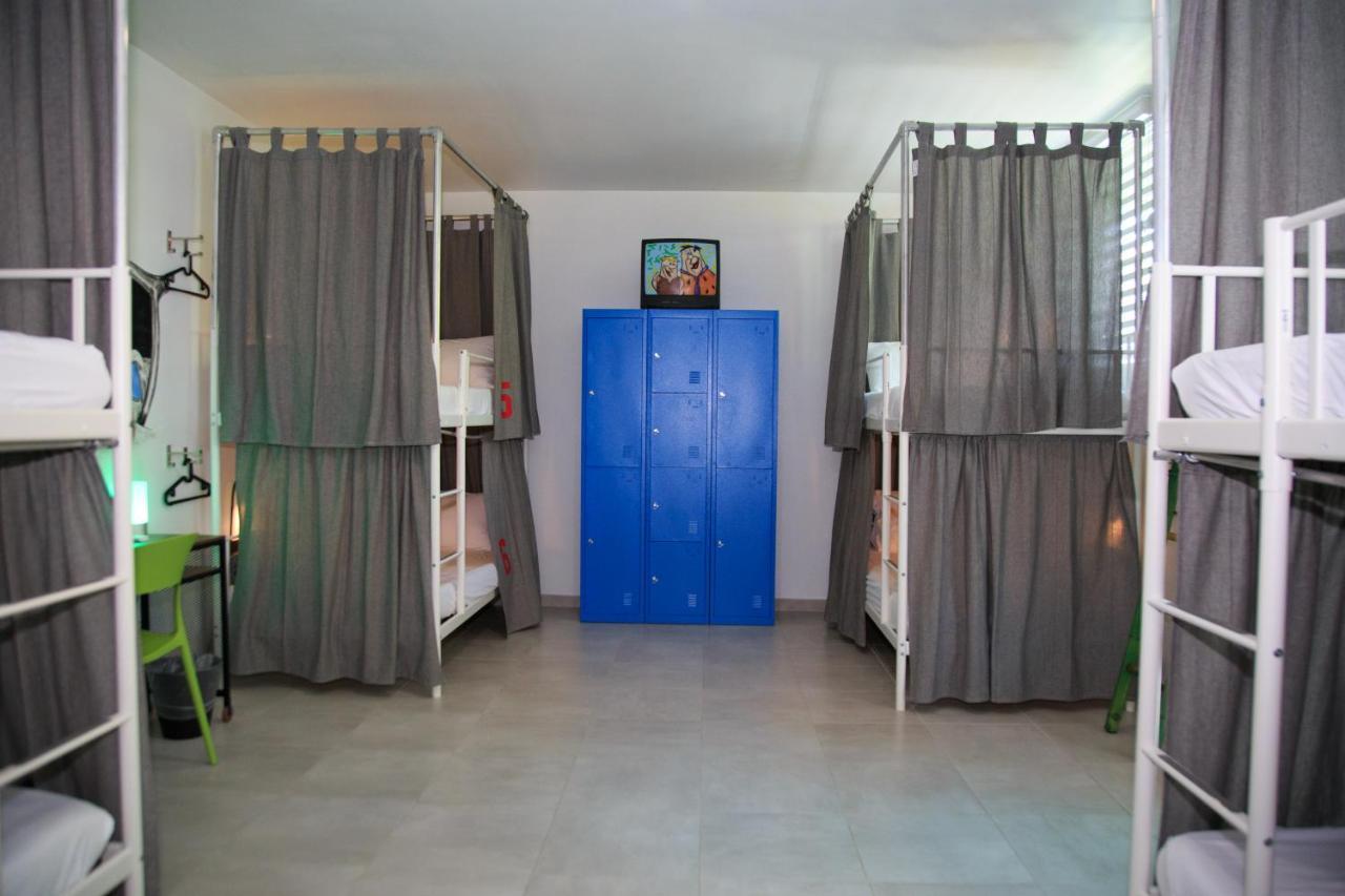 Nomada Beach Hostel- Isla Verde سان خوان المظهر الخارجي الصورة